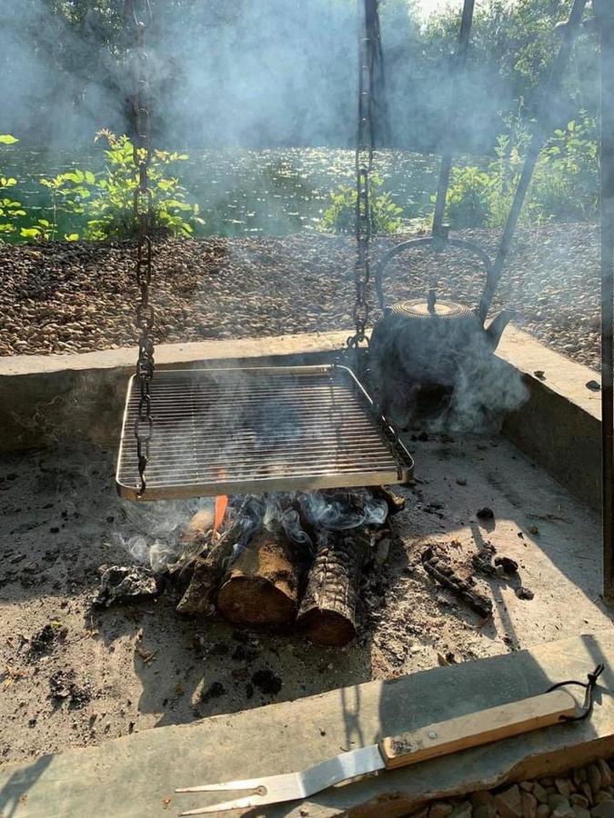 Arcadia Safari Tent In Private 5 Acre Field 렉섬 외부 사진