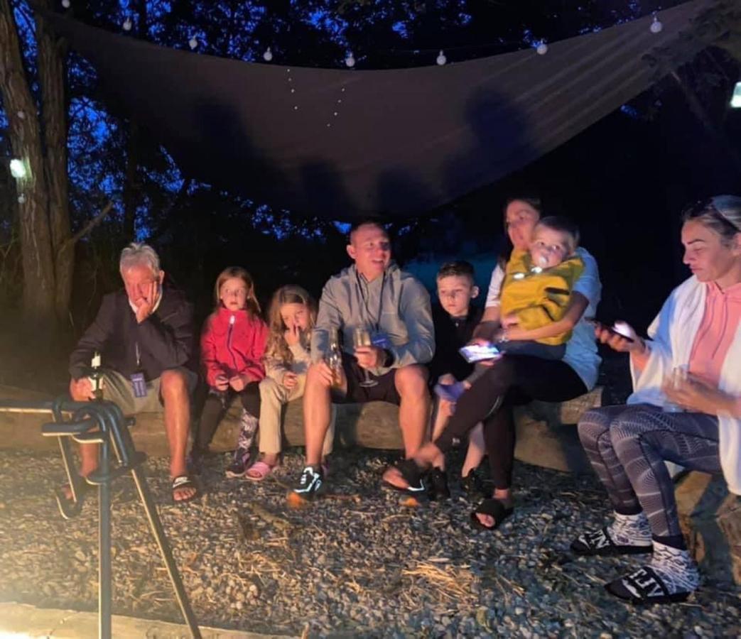 Arcadia Safari Tent In Private 5 Acre Field 렉섬 외부 사진