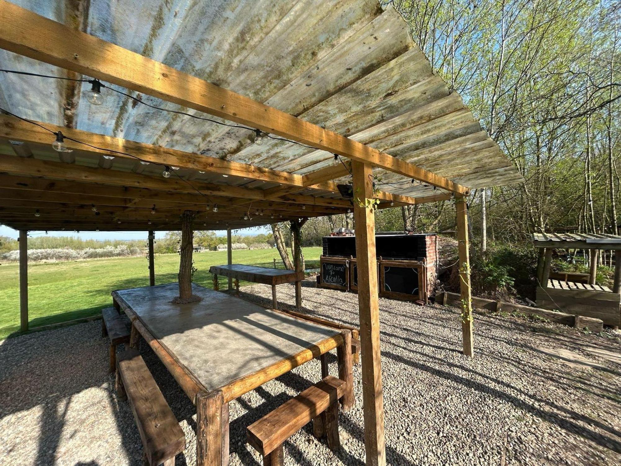 Arcadia Safari Tent In Private 5 Acre Field 렉섬 외부 사진